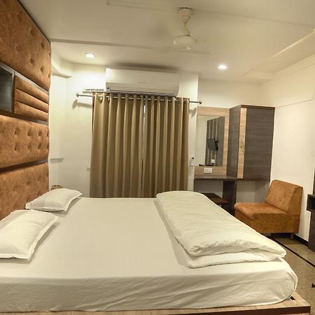 Hotel Shertown Ahmedabad Eksteriør billede