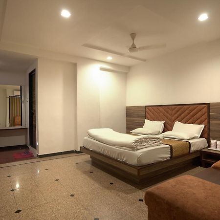 Hotel Shertown Ahmedabad Eksteriør billede