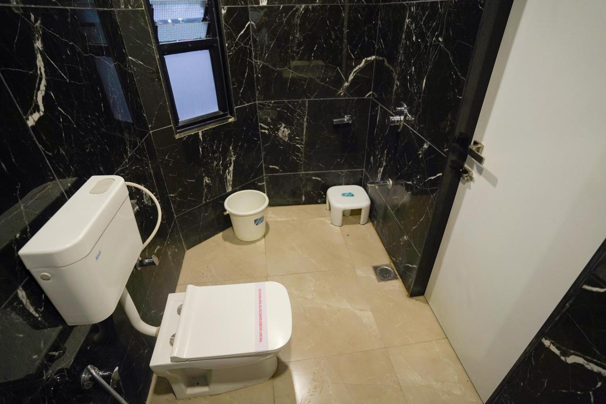 Hotel Shertown Ahmedabad Eksteriør billede