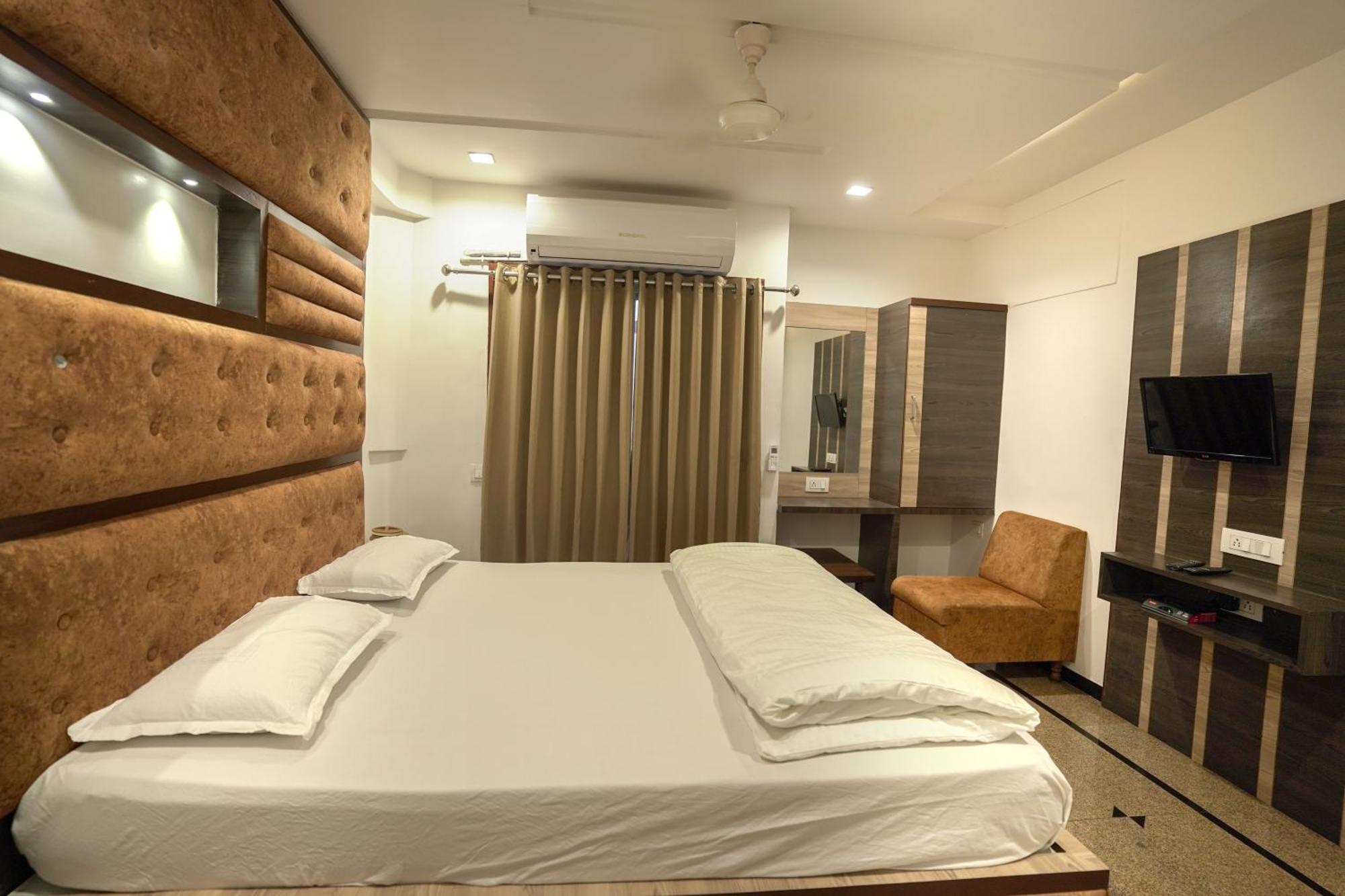 Hotel Shertown Ahmedabad Eksteriør billede