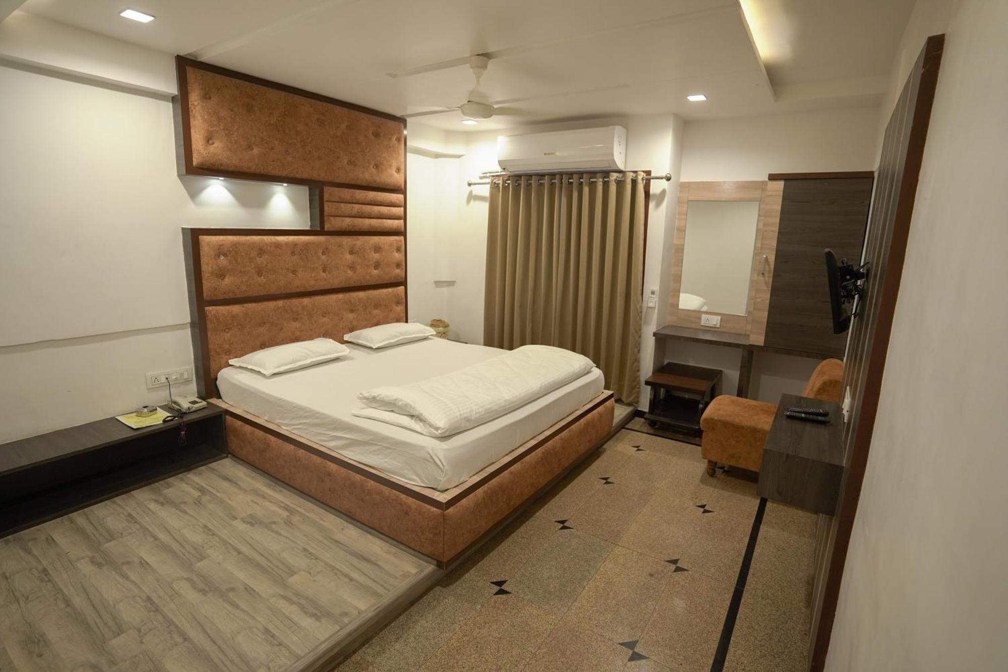 Hotel Shertown Ahmedabad Eksteriør billede