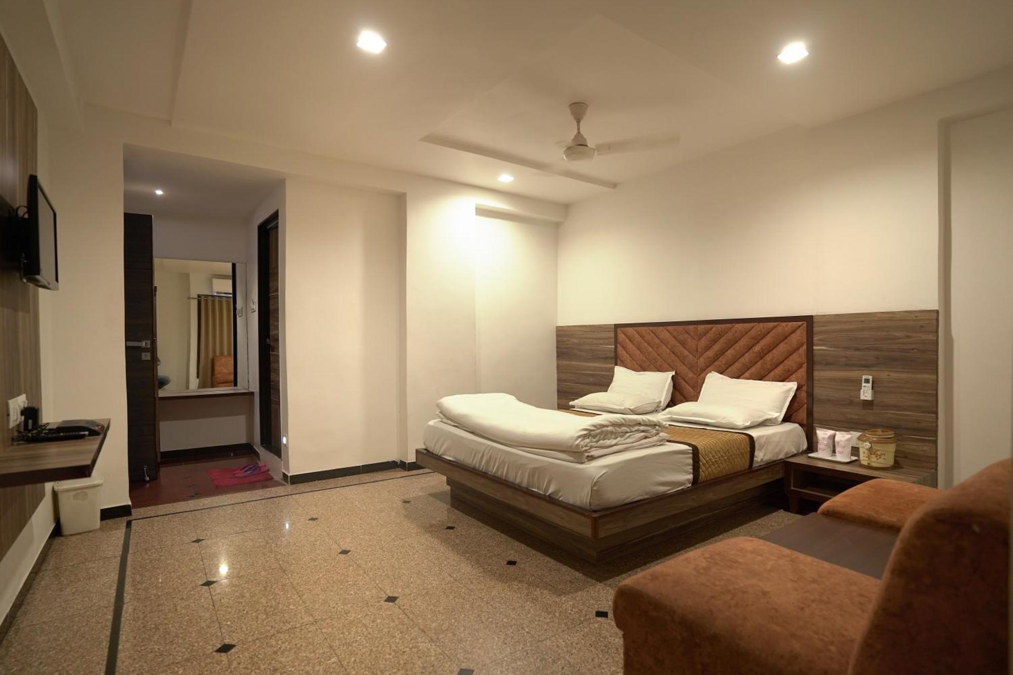 Hotel Shertown Ahmedabad Eksteriør billede
