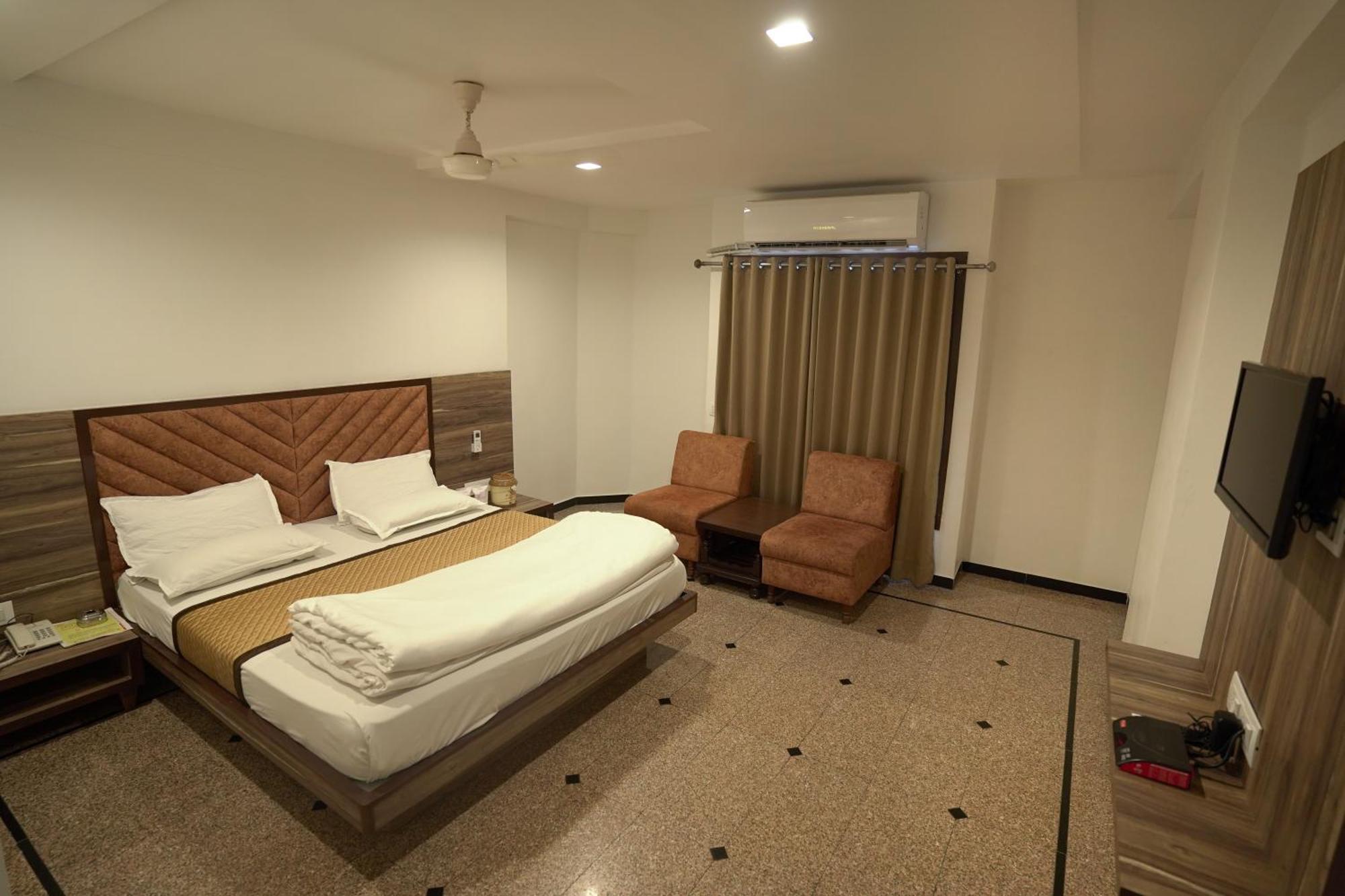 Hotel Shertown Ahmedabad Eksteriør billede