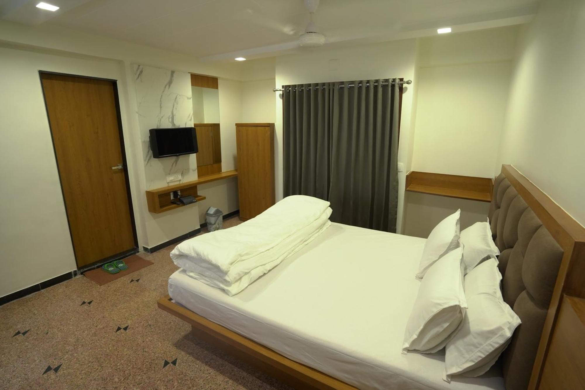 Hotel Shertown Ahmedabad Eksteriør billede