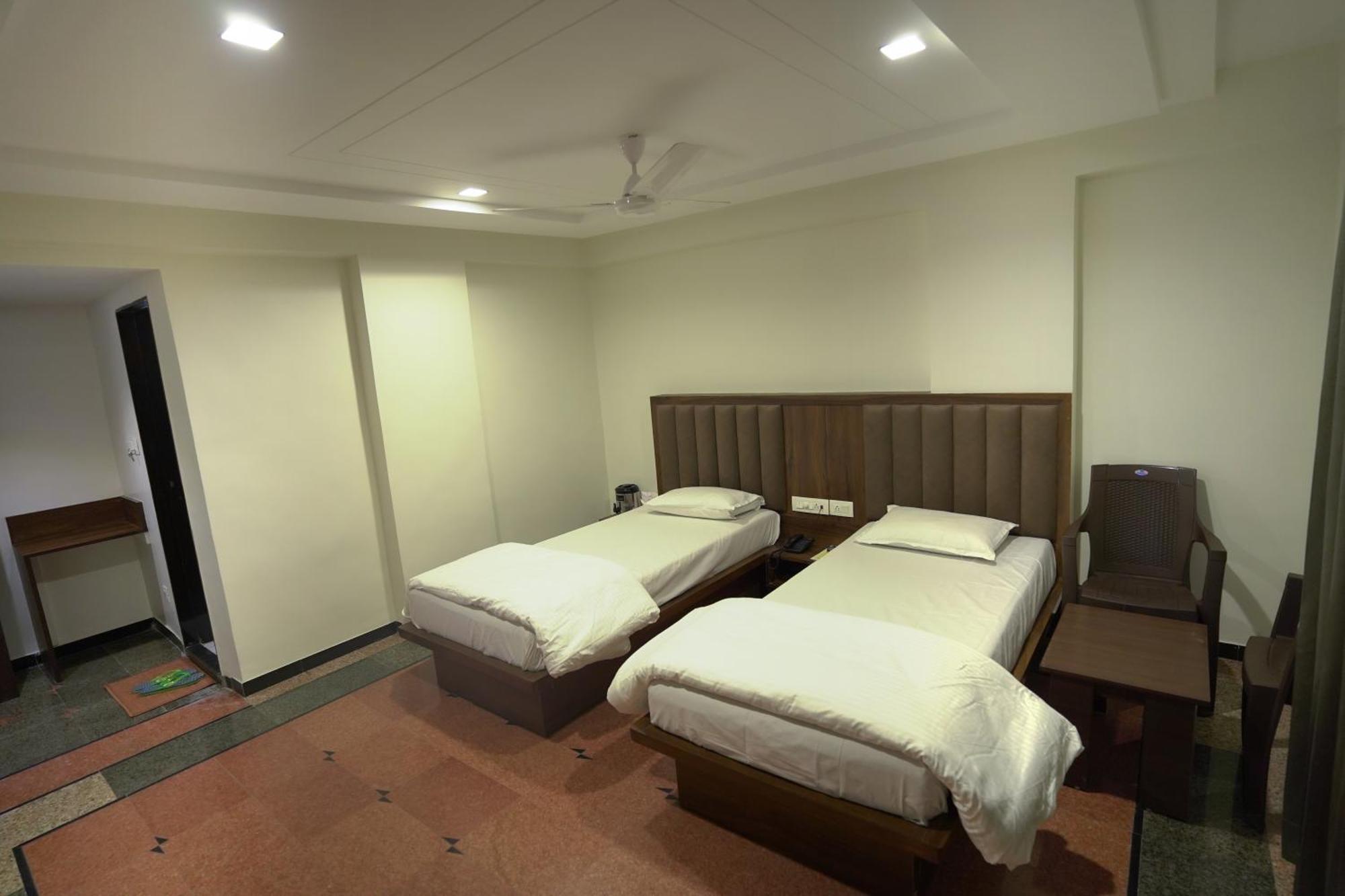 Hotel Shertown Ahmedabad Eksteriør billede