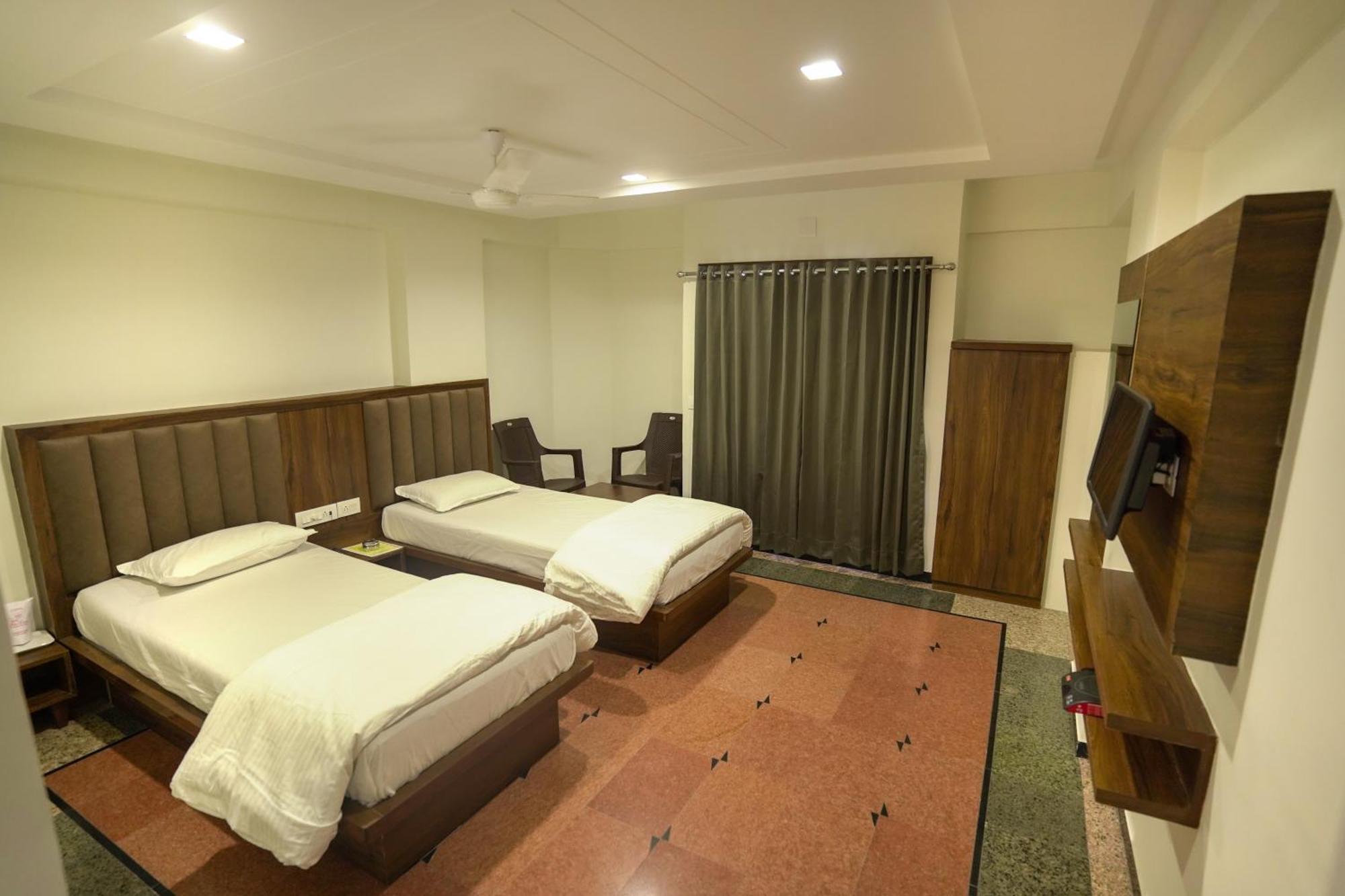 Hotel Shertown Ahmedabad Eksteriør billede