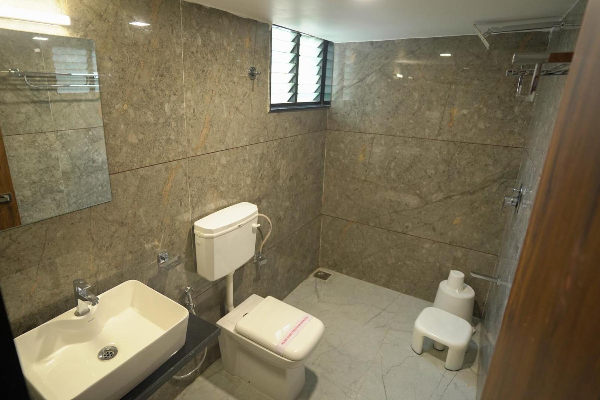 Hotel Shertown Ahmedabad Eksteriør billede
