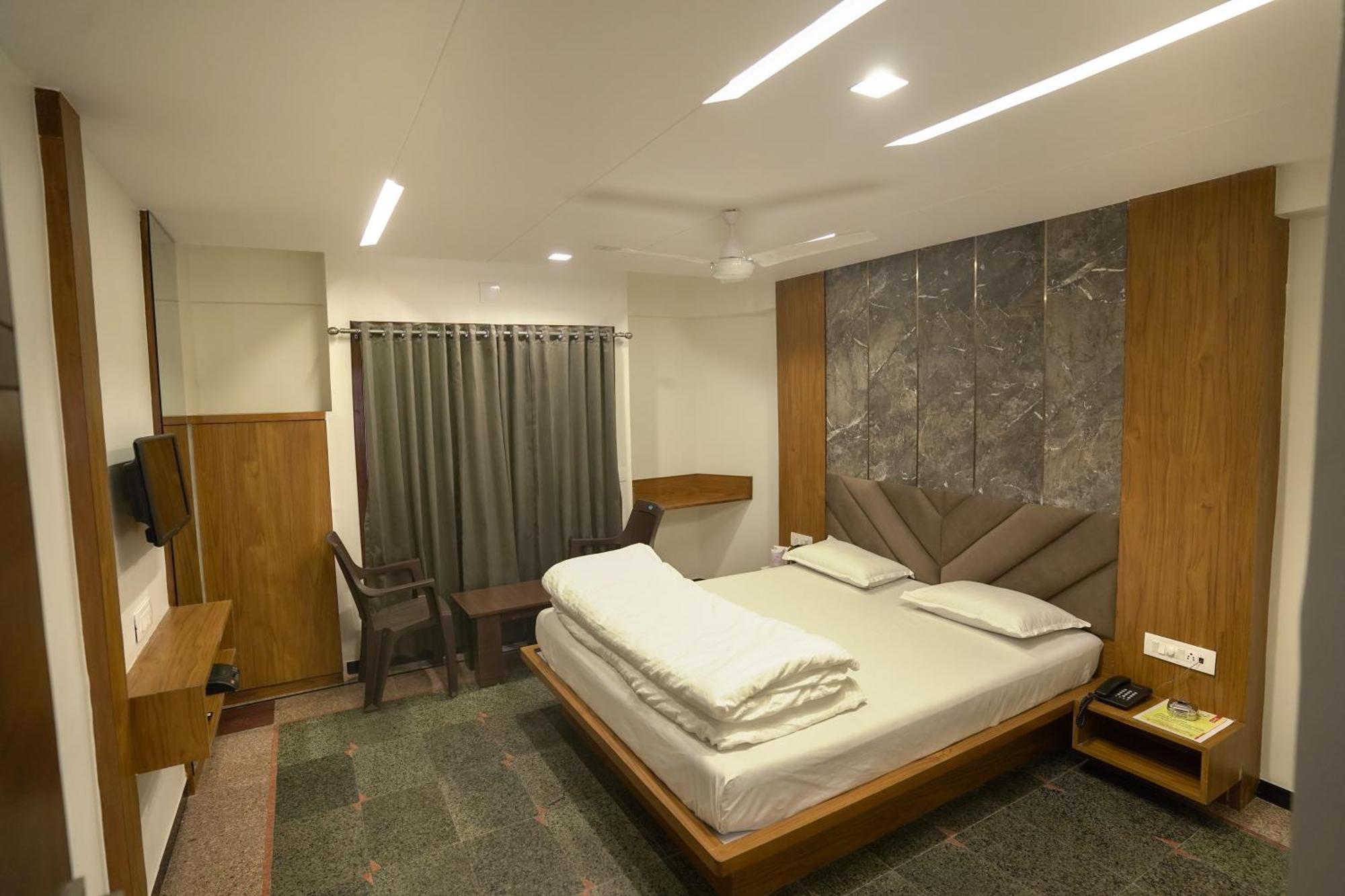 Hotel Shertown Ahmedabad Eksteriør billede