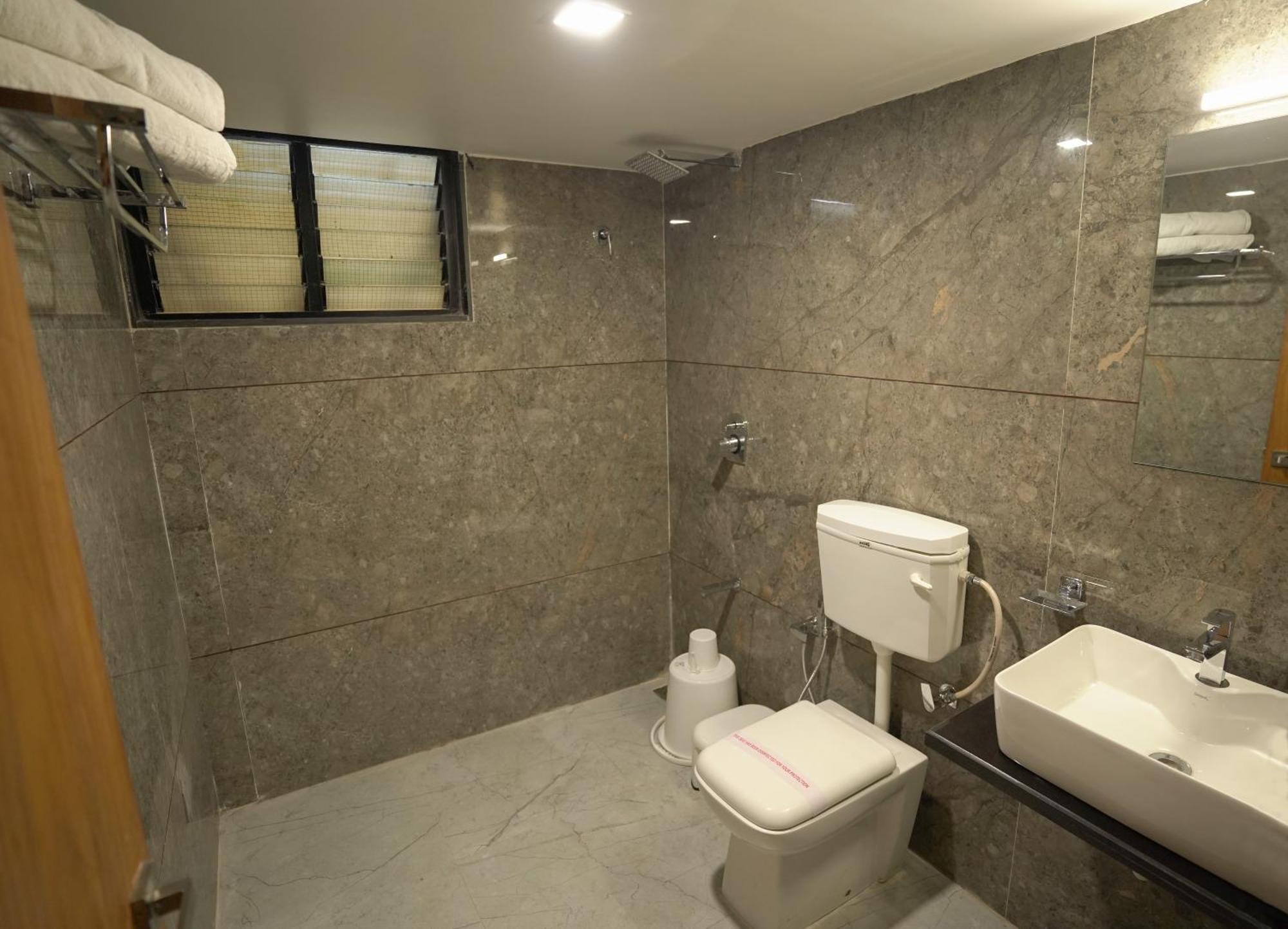 Hotel Shertown Ahmedabad Eksteriør billede