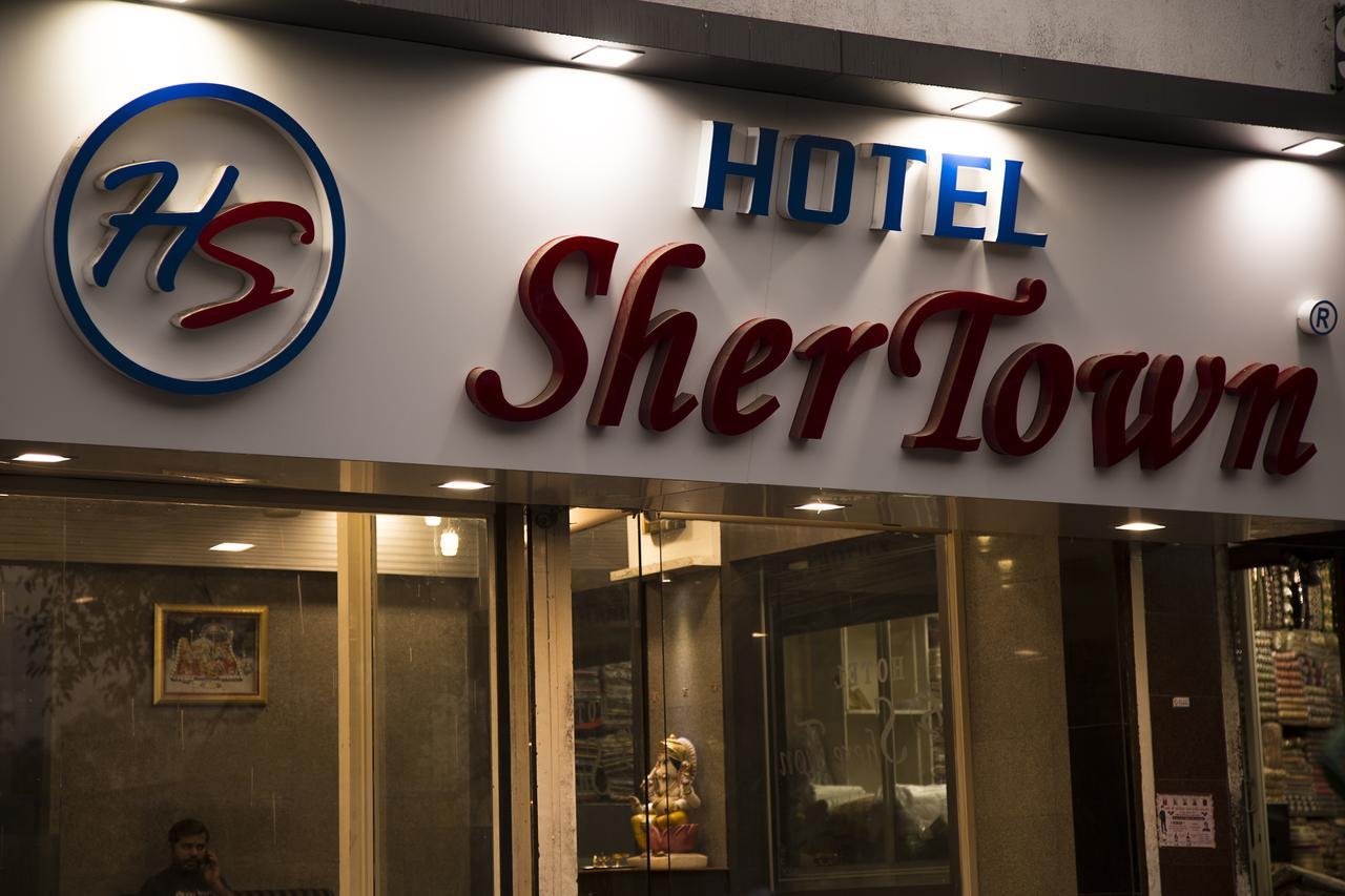 Hotel Shertown Ahmedabad Eksteriør billede